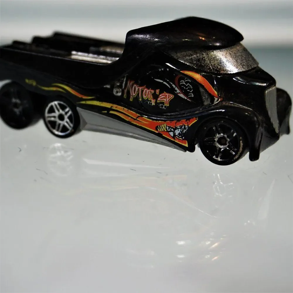 Vintage Hotwheels 2000 Mattel Cabin Fever TM Toy Truck Car